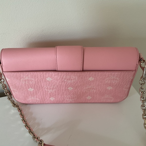 MCM - Picture 3 of 7